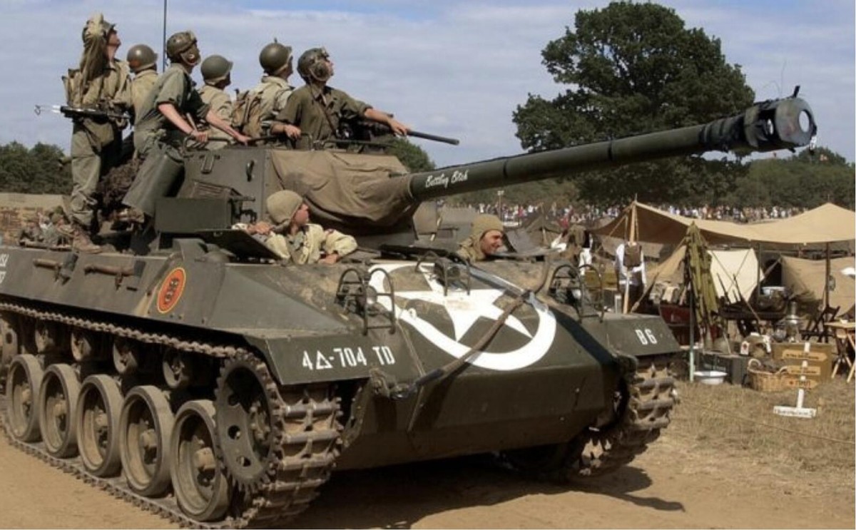 美军为应对德军装甲威胁，推出多款坦克歼击车，M18地狱猫能否破局？