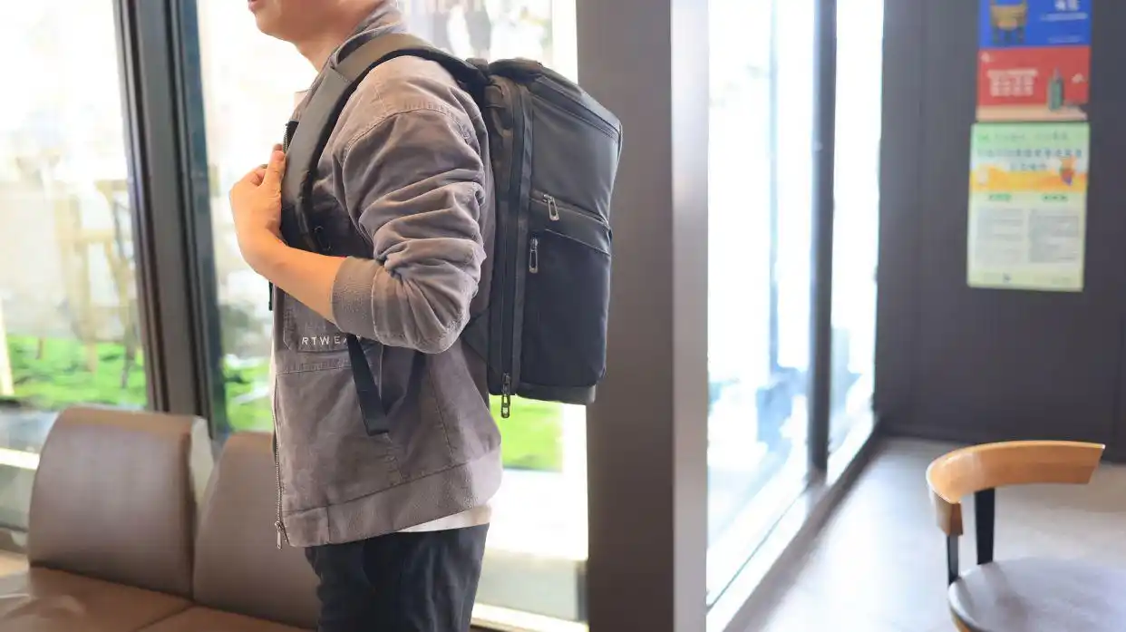 大容量光影行星纪元双肩电脑包_外星人电脑包怎么样_防震气垫16寸笔记本收纳