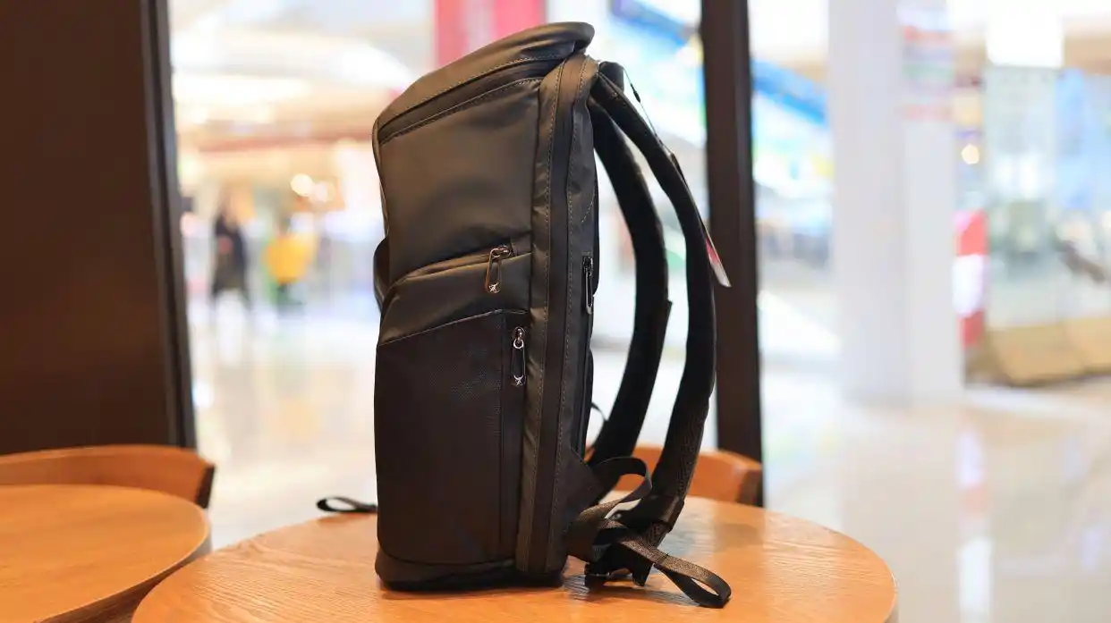 外星人电脑包怎么样_大容量光影行星纪元双肩电脑包_防震气垫16寸笔记本收纳