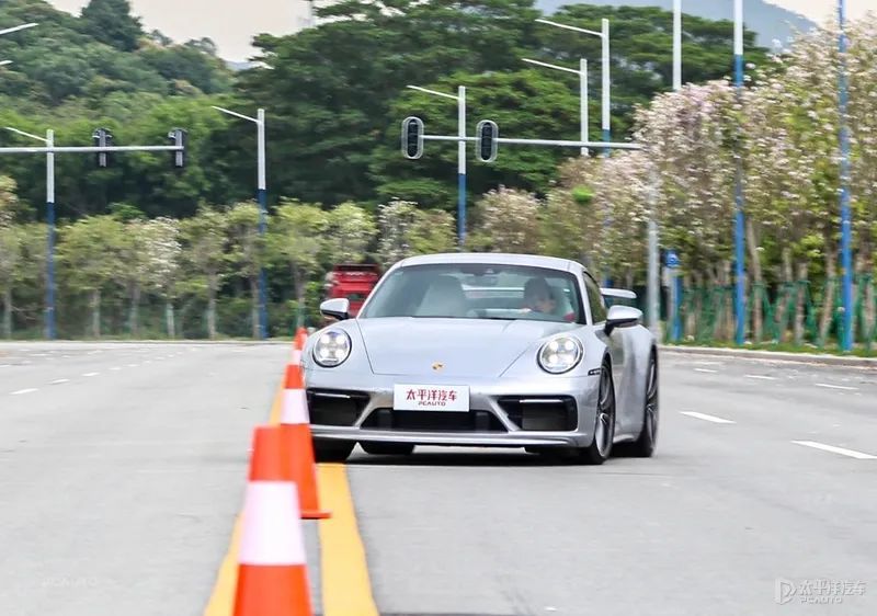 兰博基尼跑车价钱_保时捷911Carrera 4S评测_保时捷911Carrera 4S参数