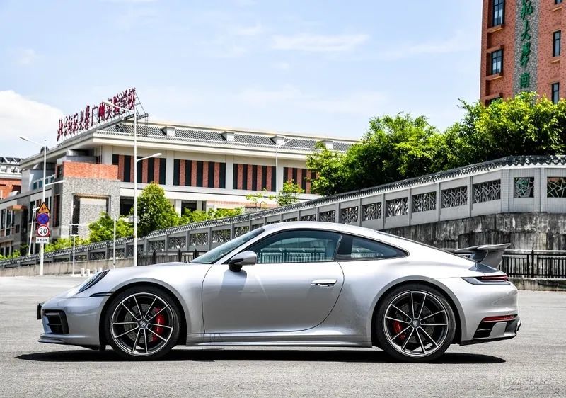 保时捷911Carrera 4S评测_兰博基尼跑车价钱_保时捷911Carrera 4S参数